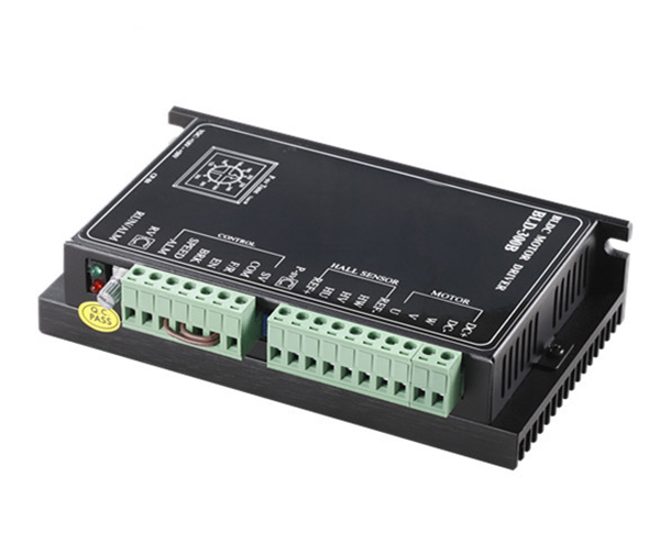 300B低壓無刷驅(qū)動器 (2).jpg 300B低壓無刷驅(qū)動器 (2).jpg